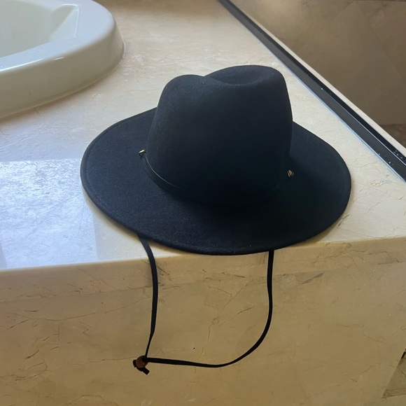 Sunday Accessories - Black Wide brined hat